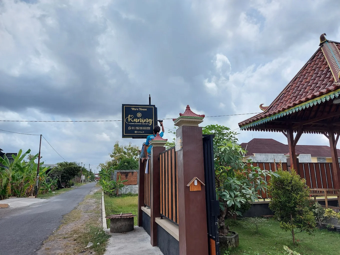 Hand bouquet untuk mahasiswa UMY Jogja